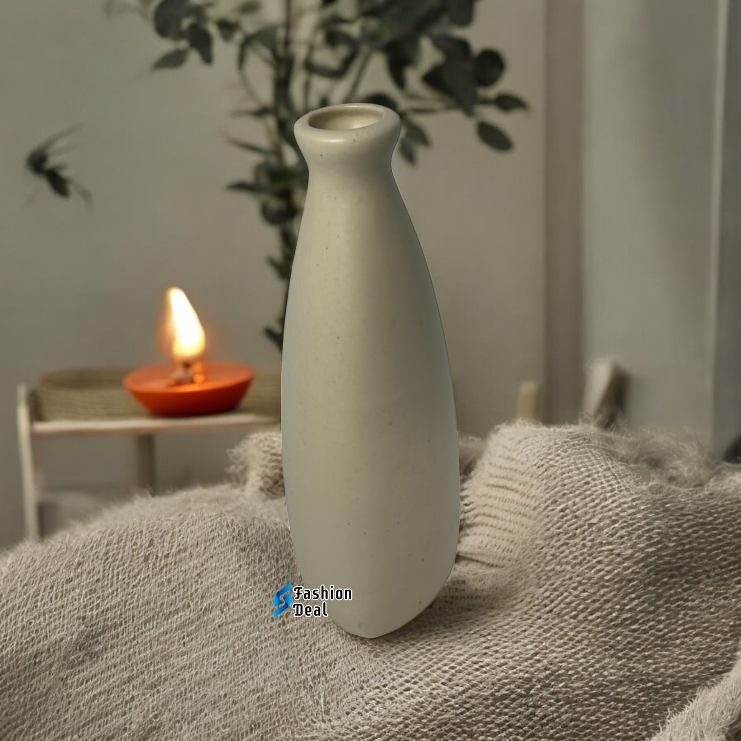 Elegant White Ceramic Vase/Pot - Minimalist Home Décor Collection